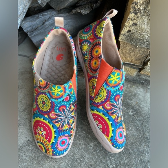 UIN women’s Blossom sneaker painted canvas slide on walking travel shoe Sz-9.  B - Picture 1 of 10